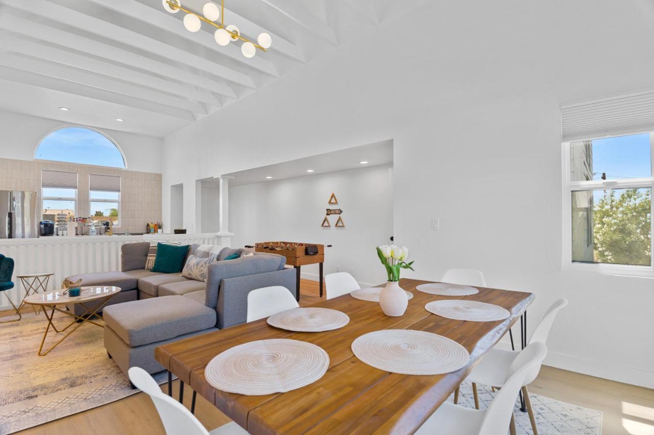 Stylish Phoenix Townhome - Foosball Table, Laundry, Parking! 外观 照片
